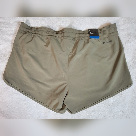 COLUMBIA Bogata Bay Stretch Shorts - Tan - Size Large    (NWT) - Picture 7 of 10